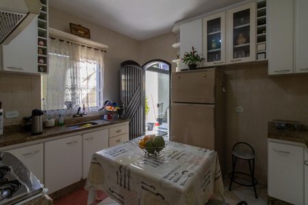 Casa à venda com 150m², 4 quartos e 2 vagas Casa à venda com 150m², 4 quartos e 2 vagasCozinha