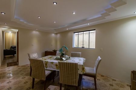 Casa à venda com 150m², 4 quartos e 2 vagas Casa à venda com 150m², 4 quartos e 2 vagasSala de Jantar