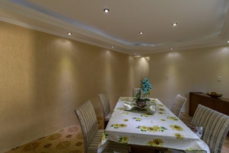 Casa à venda com 150m², 4 quartos e 2 vagas Casa à venda com 150m², 4 quartos e 2 vagasSala de Jantar