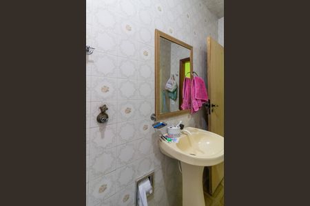 Casa à venda com 150m², 4 quartos e 2 vagas Casa à venda com 150m², 4 quartos e 2 vagasBanheiro