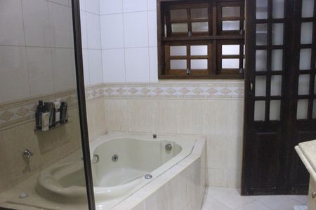 Casa à venda com 315m², 4 quartos e 6 vagasBanheiro da Suíte 4