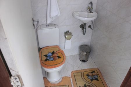 Casa à venda com 315m², 4 quartos e 6 vagasBanheiro da edícula