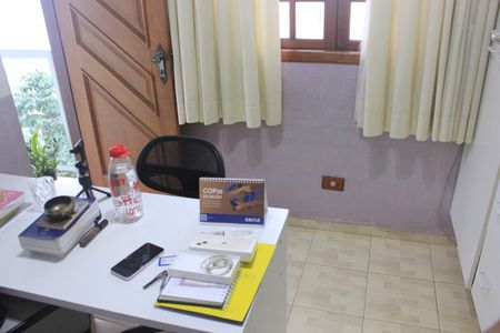 Casa à venda com 315m², 4 quartos e 6 vagasEdícula