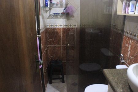 Casa à venda com 315m², 4 quartos e 6 vagasBanheiro da Suíte 1