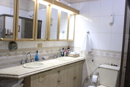 Casa à venda com 315m², 4 quartos e 6 vagasBanheiro da Suíte 4