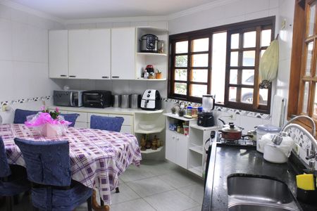 Casa à venda com 315m², 4 quartos e 6 vagasCozinha