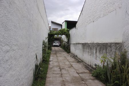 Casa à venda com 315m², 4 quartos e 6 vagasGaragem com árvores frutíferas