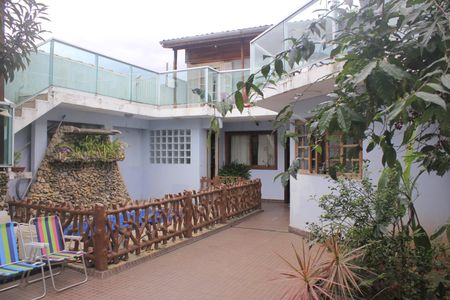 Casa à venda com 315m², 4 quartos e 6 vagasQuintal com piscina