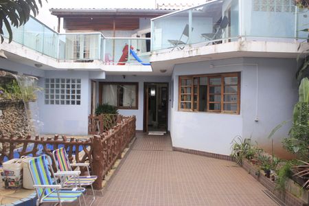 Casa à venda com 315m², 4 quartos e 6 vagasQuintal com piscina