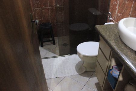 Casa à venda com 315m², 4 quartos e 6 vagasBanheiro da Suíte 1