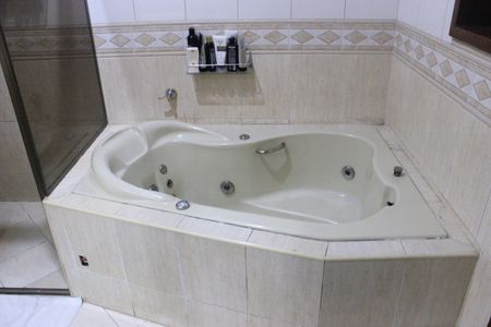 Casa à venda com 315m², 4 quartos e 6 vagasBanheiro da Suíte 4