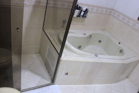 Casa à venda com 315m², 4 quartos e 6 vagasBanheiro da Suíte 4