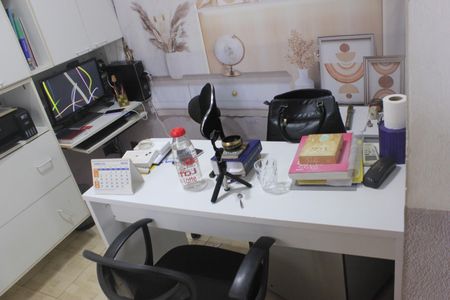 Casa à venda com 315m², 4 quartos e 6 vagasEdícula