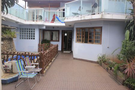 Casa à venda com 315m², 4 quartos e 6 vagasQuintal com piscina