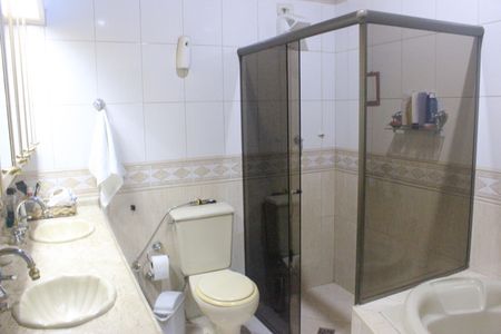 Casa à venda com 315m², 4 quartos e 6 vagasBanheiro da Suíte 4