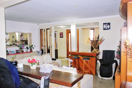 Casa à venda com 315m², 4 quartos e 6 vagasSala