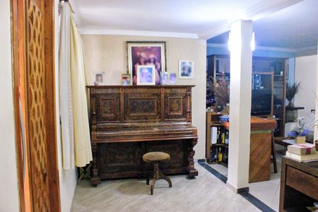 Casa à venda com 315m², 4 quartos e 6 vagasSala