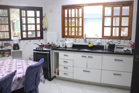 Casa à venda com 315m², 4 quartos e 6 vagasCozinha