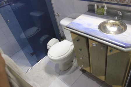 Casa à venda com 315m², 4 quartos e 6 vagasBanheiro da Suíte 2