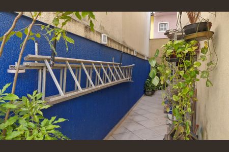 Casa de condomínio à venda com 200m², 4 quartos e 1 vaga Casa de condomínio à venda com 200m², 4 quartos e 1 vagaQuintal