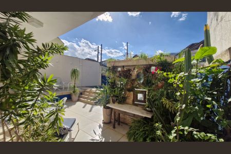 Casa de condomínio à venda com 200m², 4 quartos e 1 vaga Casa de condomínio à venda com 200m², 4 quartos e 1 vagaQuintal