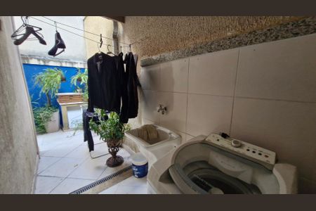 Casa de condomínio à venda com 200m², 4 quartos e 1 vaga Casa de condomínio à venda com 200m², 4 quartos e 1 vagaÁrea de Serviço