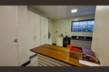 Casa de condomínio à venda com 200m², 4 quartos e 1 vaga Casa de condomínio à venda com 200m², 4 quartos e 1 vagaCozinha