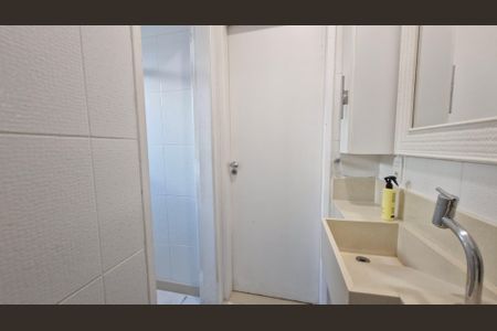 Casa de condomínio à venda com 200m², 4 quartos e 1 vaga Casa de condomínio à venda com 200m², 4 quartos e 1 vagaBanheiro da Suíte 1