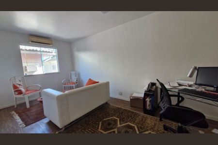 Casa de condomínio à venda com 200m², 4 quartos e 1 vaga Casa de condomínio à venda com 200m², 4 quartos e 1 vagaQuarto 2