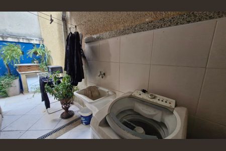 Casa de condomínio à venda com 200m², 4 quartos e 1 vaga Casa de condomínio à venda com 200m², 4 quartos e 1 vagaÁrea de Serviço