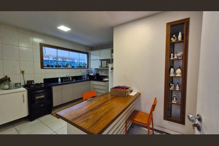 Casa de condomínio à venda com 200m², 4 quartos e 1 vaga Casa de condomínio à venda com 200m², 4 quartos e 1 vagaCozinha