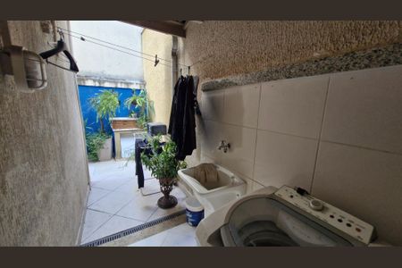 Casa de condomínio à venda com 200m², 4 quartos e 1 vaga Casa de condomínio à venda com 200m², 4 quartos e 1 vagaÁrea de Serviço