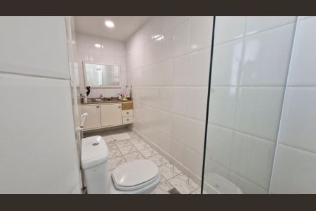 Casa de condomínio à venda com 200m², 4 quartos e 1 vaga Casa de condomínio à venda com 200m², 4 quartos e 1 vagaBanheiro da Suíte 3