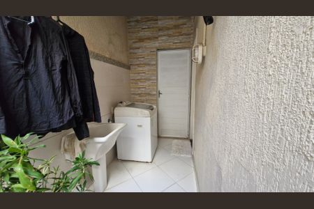 Casa de condomínio à venda com 200m², 4 quartos e 1 vaga Casa de condomínio à venda com 200m², 4 quartos e 1 vagaÁrea de Serviço