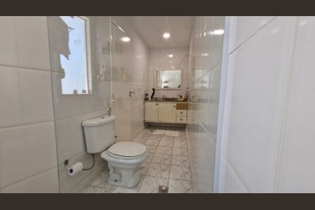 Casa de condomínio à venda com 200m², 4 quartos e 1 vaga Casa de condomínio à venda com 200m², 4 quartos e 1 vagaBanheiro da Suíte 3