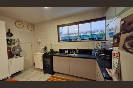 Casa de condomínio à venda com 200m², 4 quartos e 1 vaga Casa de condomínio à venda com 200m², 4 quartos e 1 vagaCozinha