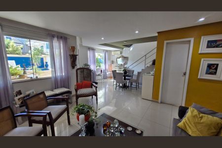 Casa de condomínio à venda com 200m², 4 quartos e 1 vaga Casa de condomínio à venda com 200m², 4 quartos e 1 vagaSala