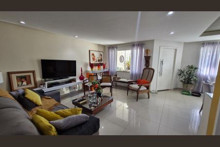 Casa de condomínio à venda com 200m², 4 quartos e 1 vaga Casa de condomínio à venda com 200m², 4 quartos e 1 vagaSala