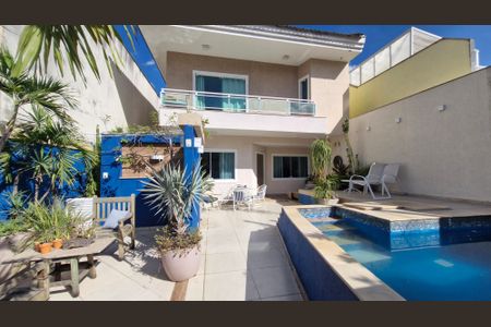 Casa de condomínio à venda com 200m², 4 quartos e 1 vaga Casa de condomínio à venda com 200m², 4 quartos e 1 vagaQuintal