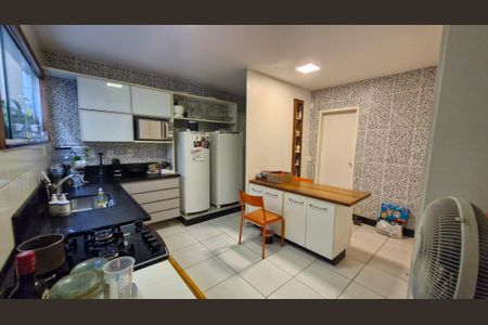 Casa de condomínio à venda com 200m², 4 quartos e 1 vaga Casa de condomínio à venda com 200m², 4 quartos e 1 vagaCozinha