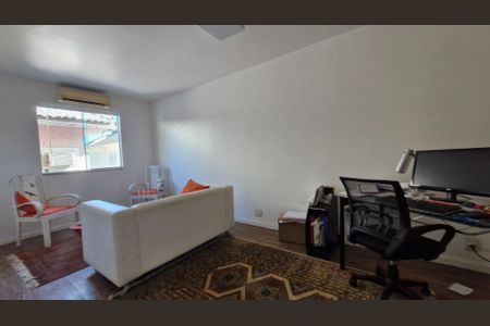 Casa de condomínio à venda com 200m², 4 quartos e 1 vaga Casa de condomínio à venda com 200m², 4 quartos e 1 vagaQuarto 2