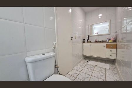 Casa de condomínio à venda com 200m², 4 quartos e 1 vaga Casa de condomínio à venda com 200m², 4 quartos e 1 vagaBanheiro da Suíte 3