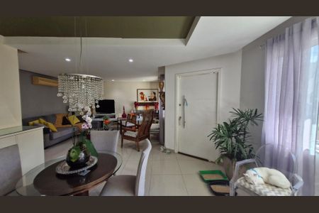 Casa de condomínio à venda com 200m², 4 quartos e 1 vaga Casa de condomínio à venda com 200m², 4 quartos e 1 vagaSala