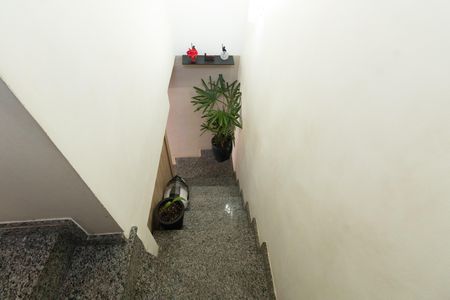 Casa de condomínio para alugar com 75m², 2 quartos e 1 vaga Casa de condomínio para alugar com 75m², 2 quartos e 1 vagaEscada