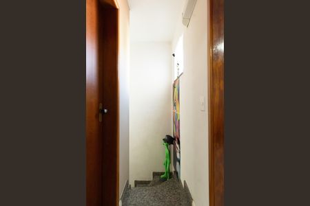 Casa de condomínio para alugar com 75m², 2 quartos e 1 vaga Casa de condomínio para alugar com 75m², 2 quartos e 1 vagaEscada