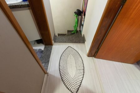 Casa de condomínio para alugar com 75m², 2 quartos e 1 vaga Casa de condomínio para alugar com 75m², 2 quartos e 1 vagaEscada