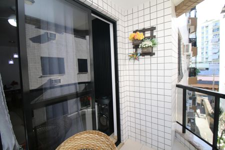 Apartamento à venda com 80m², 2 quartos e 1 vagaVaranda