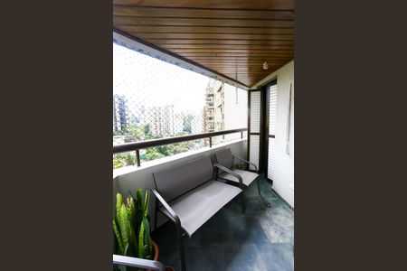 Apartamento à venda com 100m², 3 quartos e 2 vagasVaranda