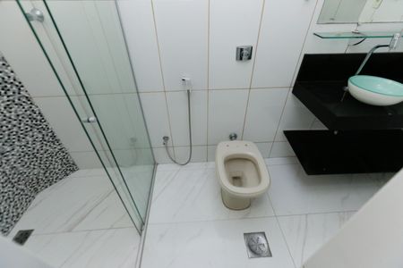 Apartamento à venda com 76m², 3 quartos e 2 vagas Apartamento à venda com 76m², 3 quartos e 2 vagasBanheiro da Suíte