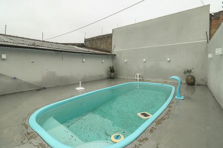 Casa à venda com 330m², 2 quartos e 4 vagasÁrea comum - Piscina